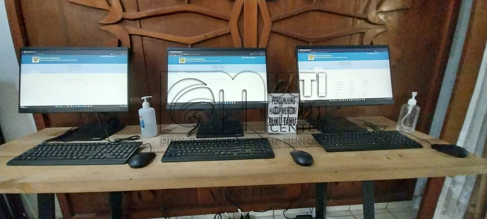 Permudah Pelayanan, Perpustakaan Kalteng Gunakan Buku Tamu Elektronik