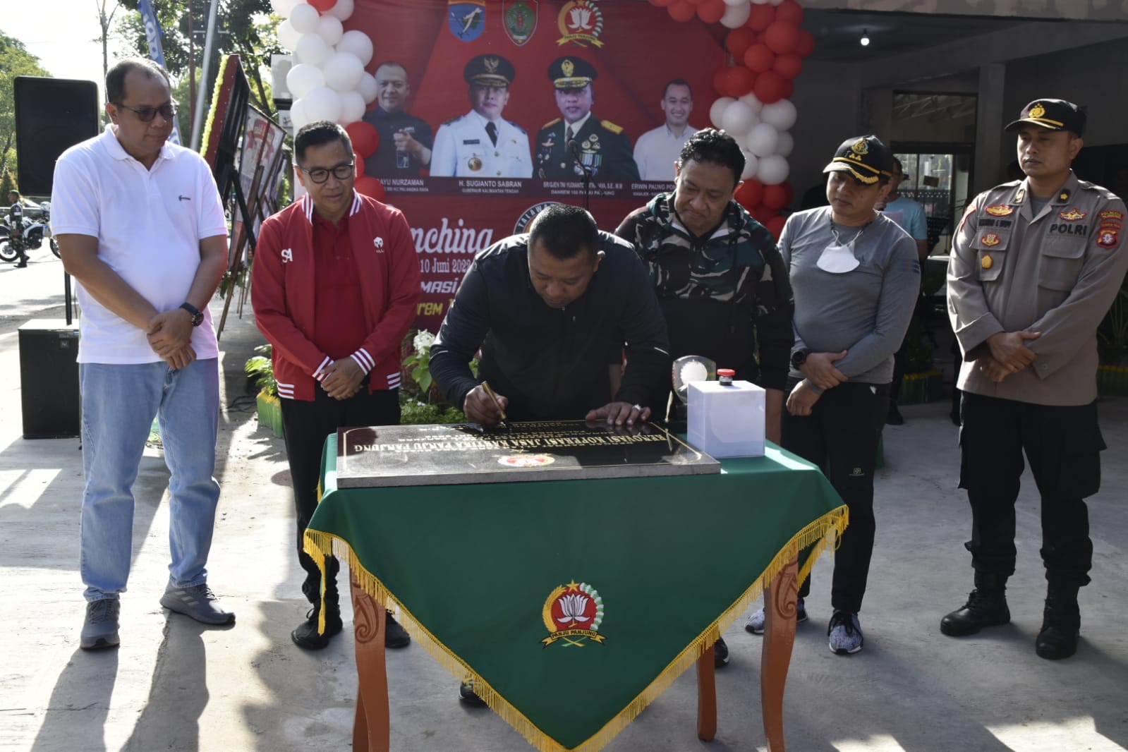 Wagub Kalteng Lepas Jalan Sehat Jumat Berkah