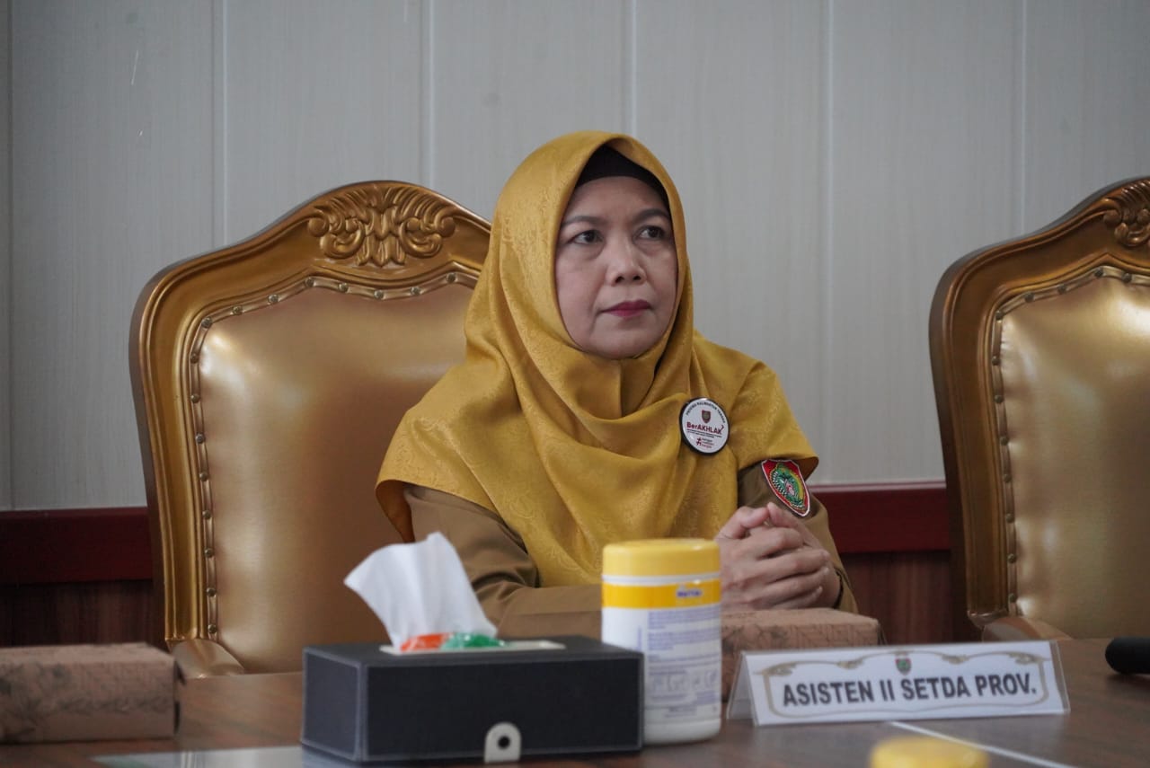 Asisten Ekbang Sri Widanarni Wakili Pemprov Kalteng Hadiri Rakor Pengendalian Inflasi Daerah Secara Virtual