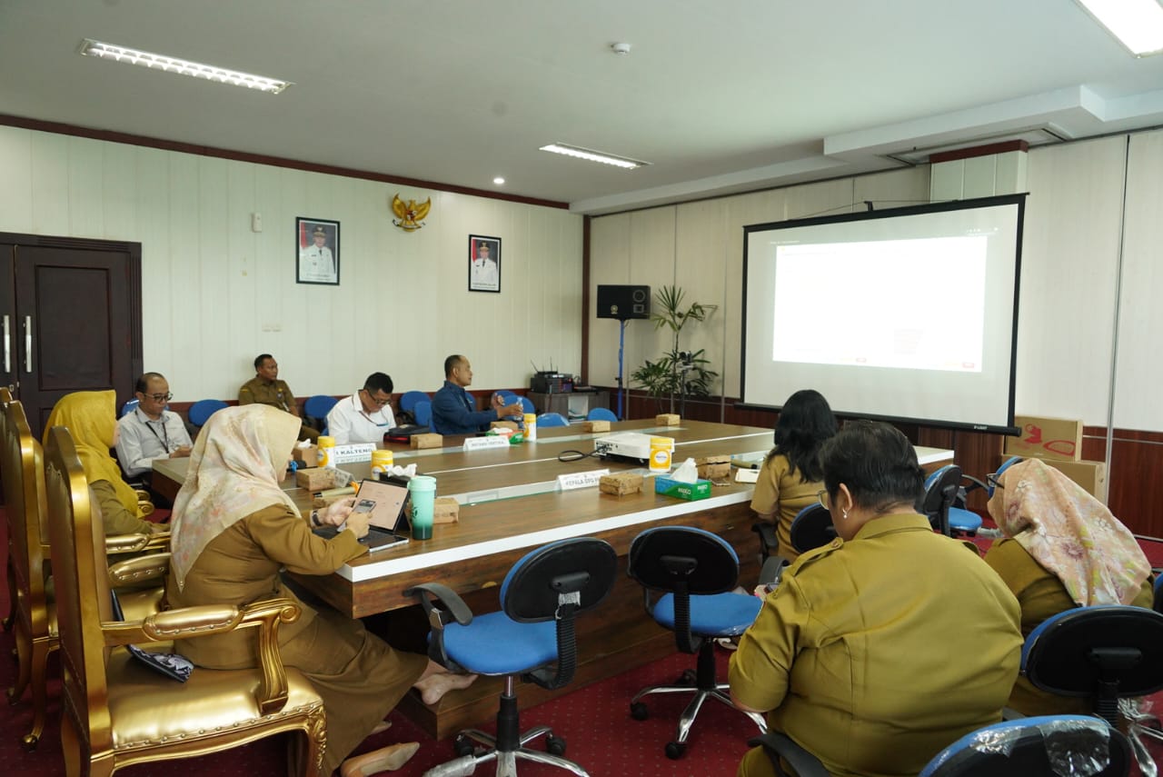 Asisten Ekbang Sri Widanarni Wakili Pemprov Kalteng Hadiri Rakor Pengendalian Inflasi Daerah Secara Virtual