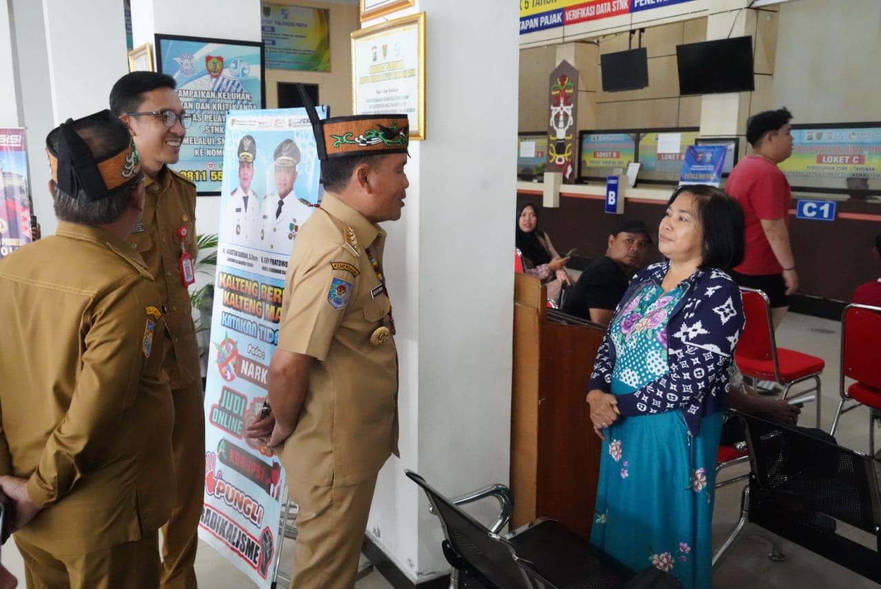 Gubernur Sidak Samsat, Tinjau Pelayanan Publik Lewat Dialog Langsung dengan Warga