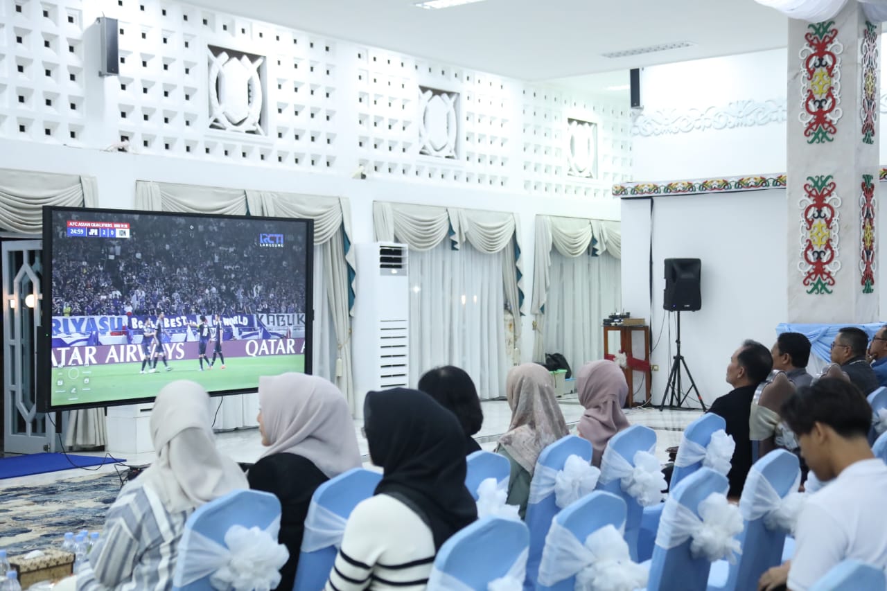 Usai Nobar Indonesia vs Jepang, Gubernur Kalteng Bahas Pembangunan Daerah dengan Masyarakat
