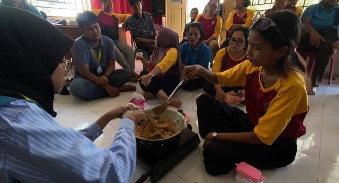 Kembangkan Potensi Perikanan, KKN-PPM UGM Hadirkan MABON sebagai Produk Olahan Ikan Lokal Desa Mabuan