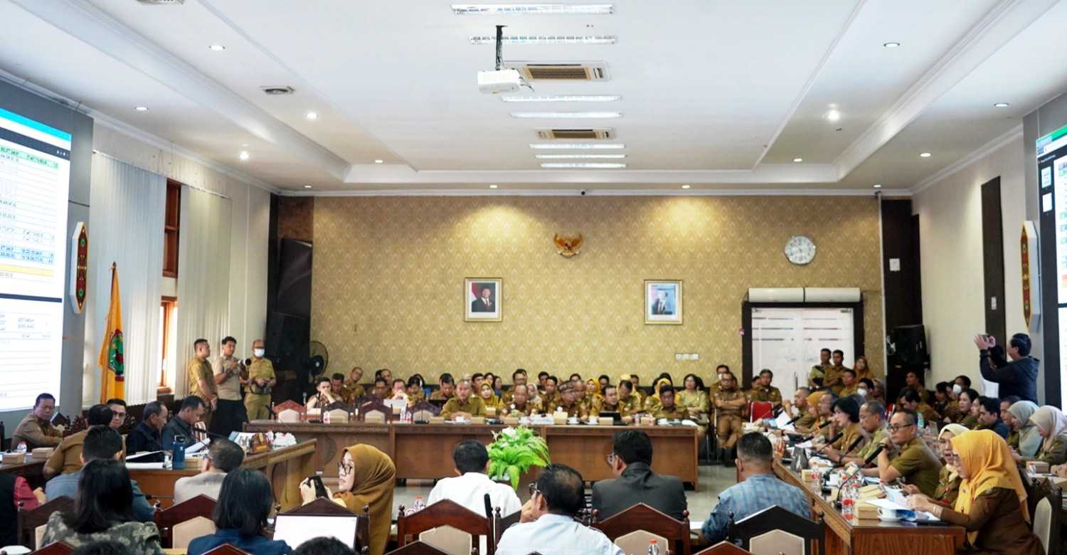 Sekda Kalteng Hadiri Rapat Banggar DPRD, Bahas Belanja Daerah dan Pencermatan APBD 2026