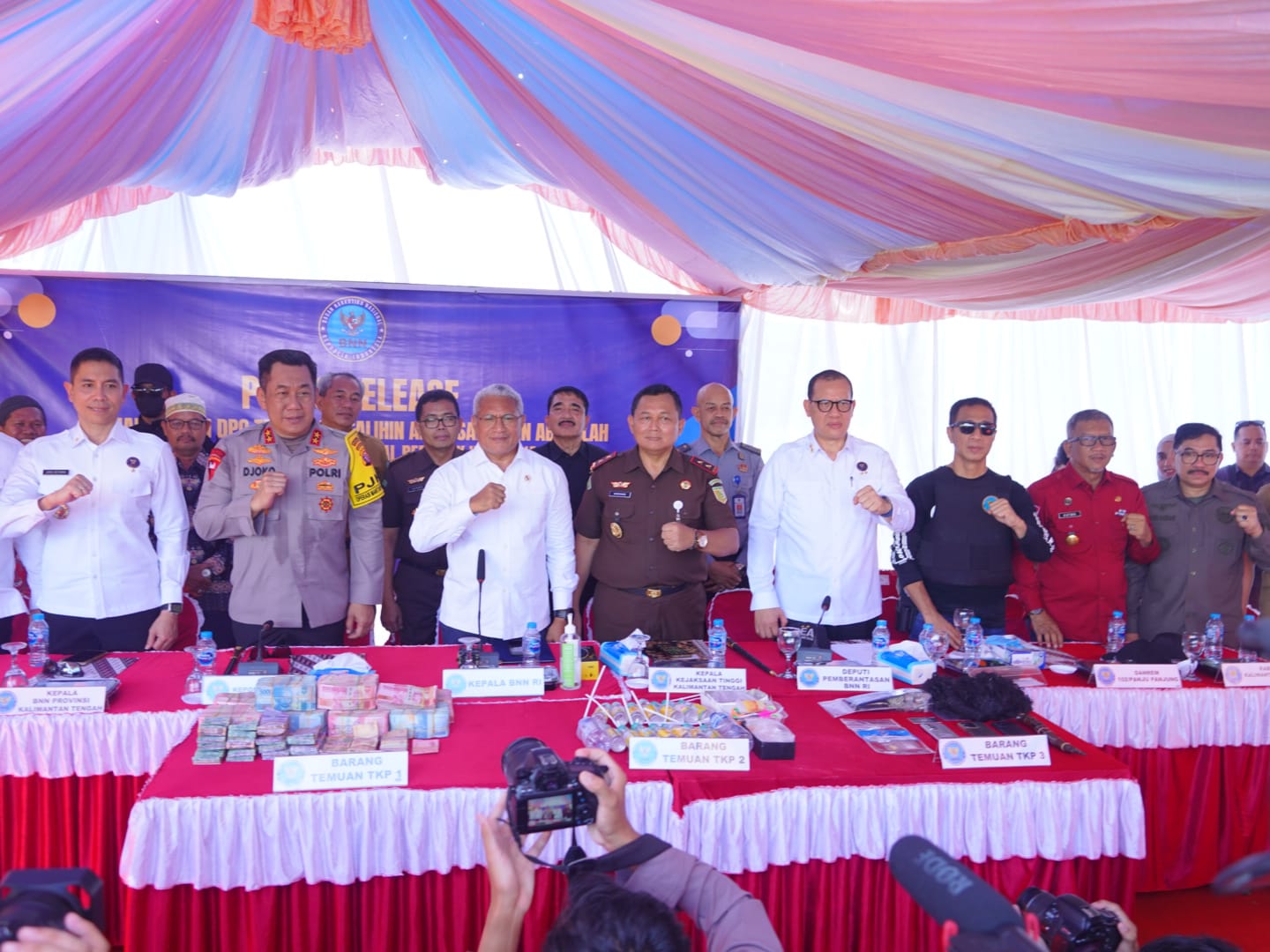 Kepala Badan Kesbangpol Prov. Kalteng Hadiri Press Release Penangkapan DPO Terpidana oleh BNN RI