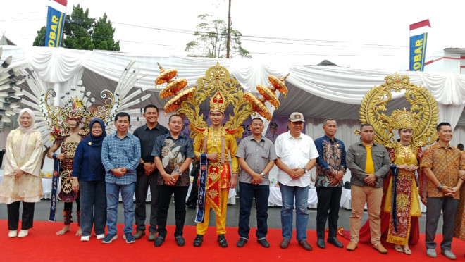 Parade Marunting Fashion Carnaval 2024, Kreativitas Generasi Muda di Panggung Budaya Kobar