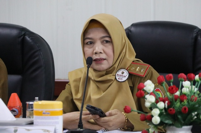 Asisten Ekbang Sri Widanarni Tekankan Perkuat Sektor Pertanian Pada Rapat Evaluasi TPID Kalteng 