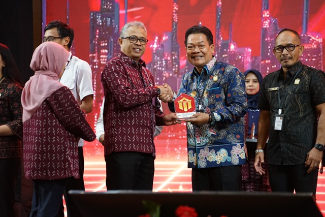 Lagi, Pemprov Kalteng Terima Penghargaan UKPBJ Proaktif dengan Capaian Produk Dalam Negeri Tertinggi