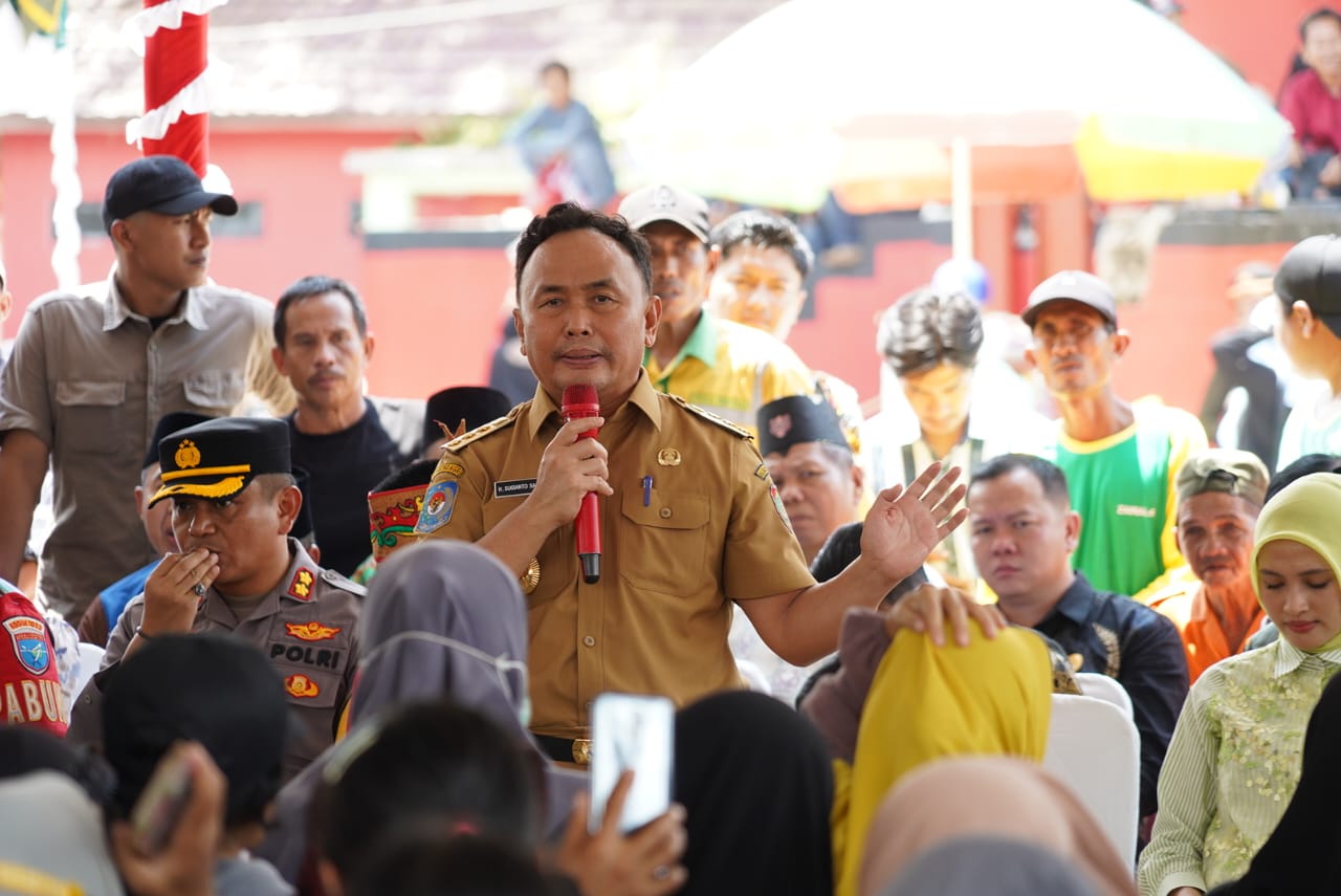 Konsisten Tekan Inflasi, Gubernur Sugianto Sabran Kembali Gratiskan Pasar Murah di Kelurahan Beriwit
