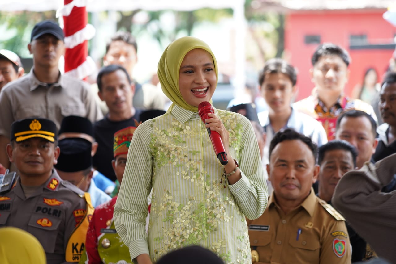 Konsisten Tekan Inflasi, Gubernur Sugianto Sabran Kembali Gratiskan Pasar Murah di Kelurahan Beriwit