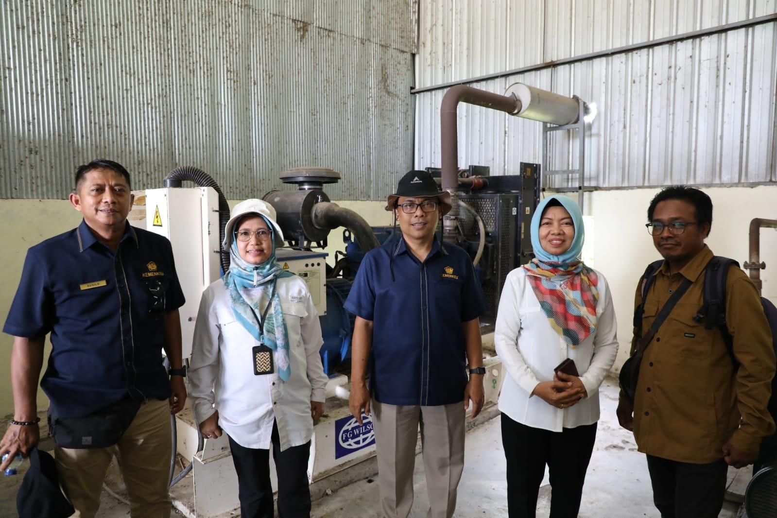 Kadis TPHP Prov. Kalteng bersama Kepala Kanwil DjPb Prov. Kalteng Kunjungi Lahan Cetak Sawah