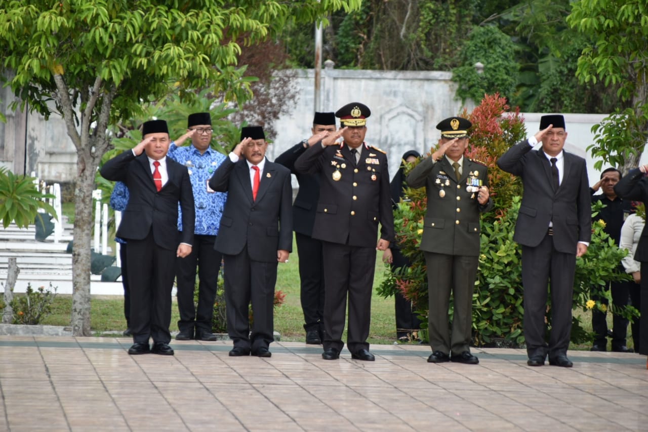 Gubernur Bantu Veteran Sebuah Rumah dan Biaya Pendidikan Anak Cucu