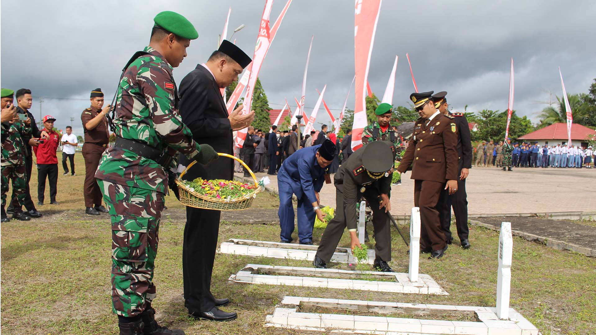 Hari Pahlawan, Pemkab Barito Selatan Gelar Upacara Ziarah dan Tabur Bunga