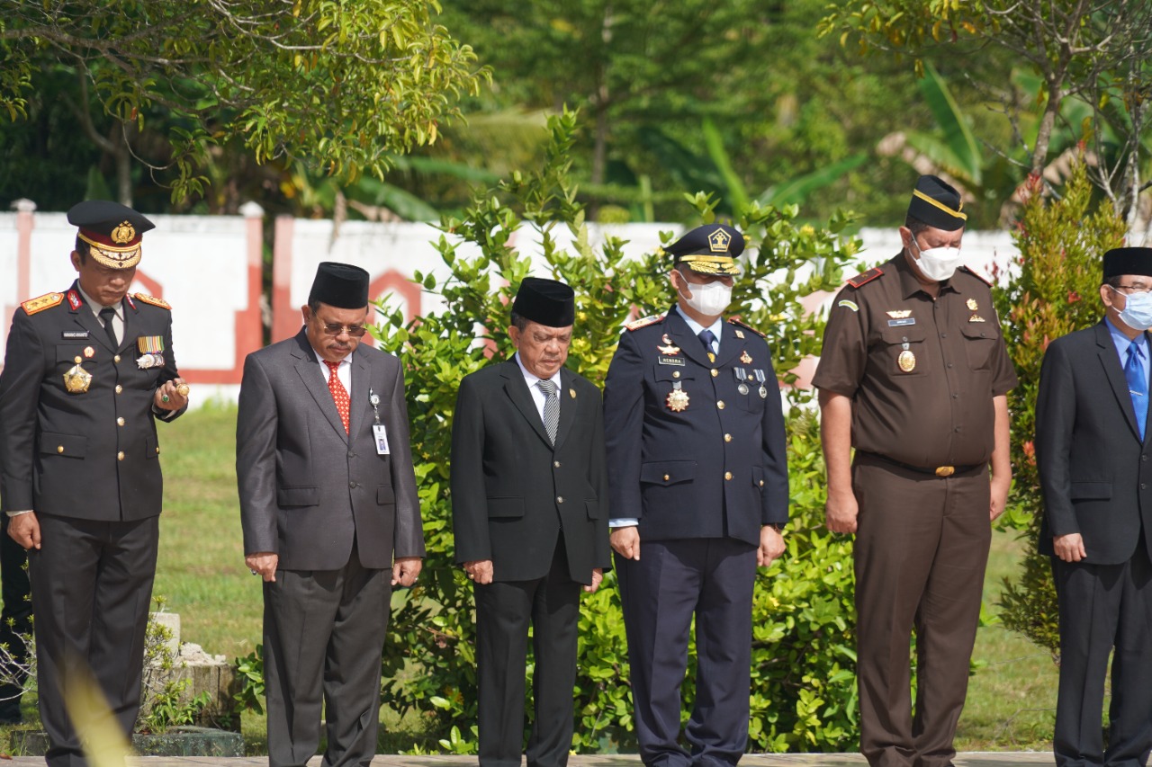 Peringati Hari Pahlawan, Sekda Nuryakin Ikuti Upacara Ziarah dan Tabur Bunga