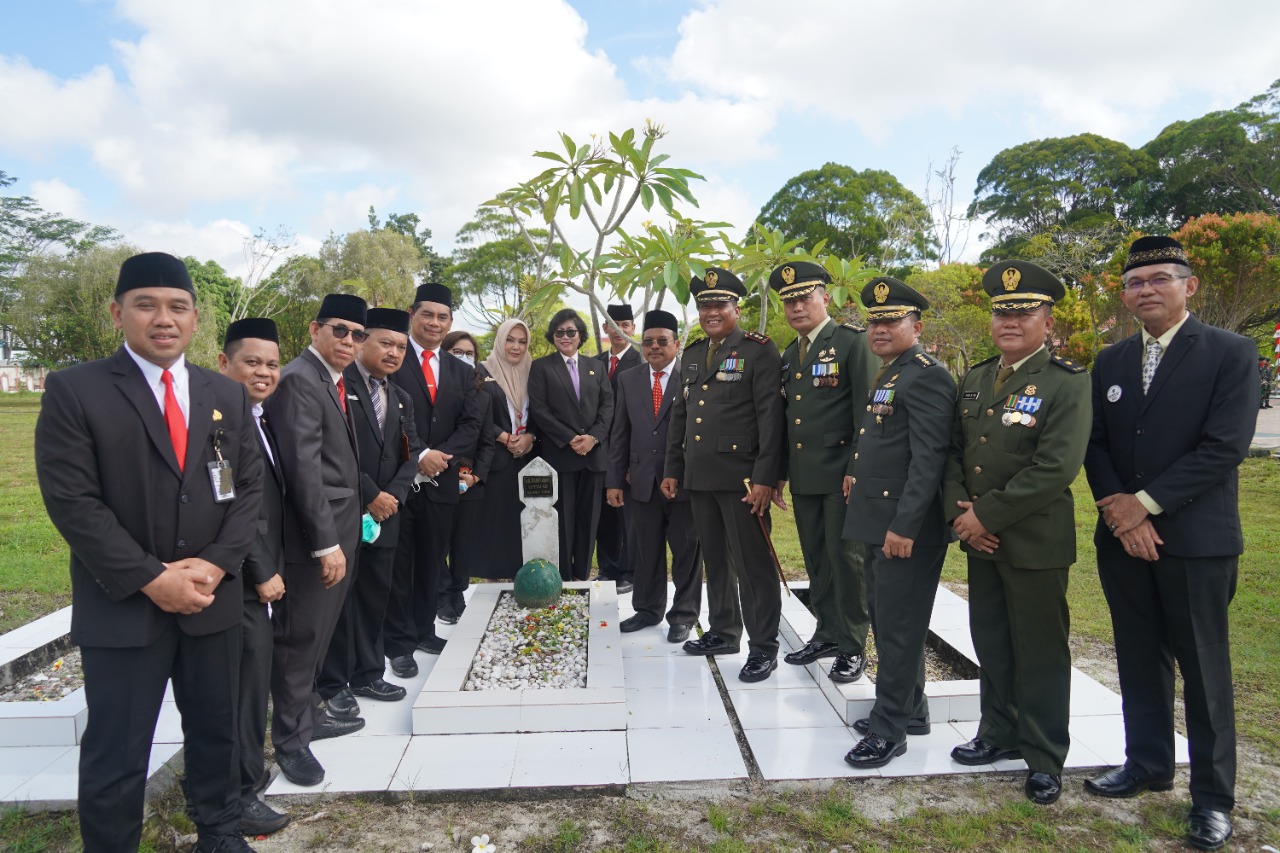 Peringati Hari Pahlawan, Sekda Nuryakin Ikuti Upacara Ziarah dan Tabur Bunga