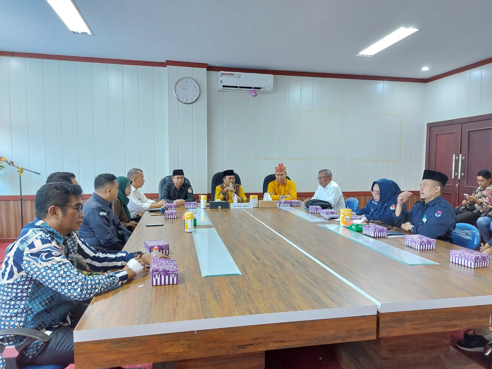 Badan Kesbangpol Fasilitasi Penandatanganan NPHD Antara Pempov Kalteng Bersama KPU dan Bawaslu