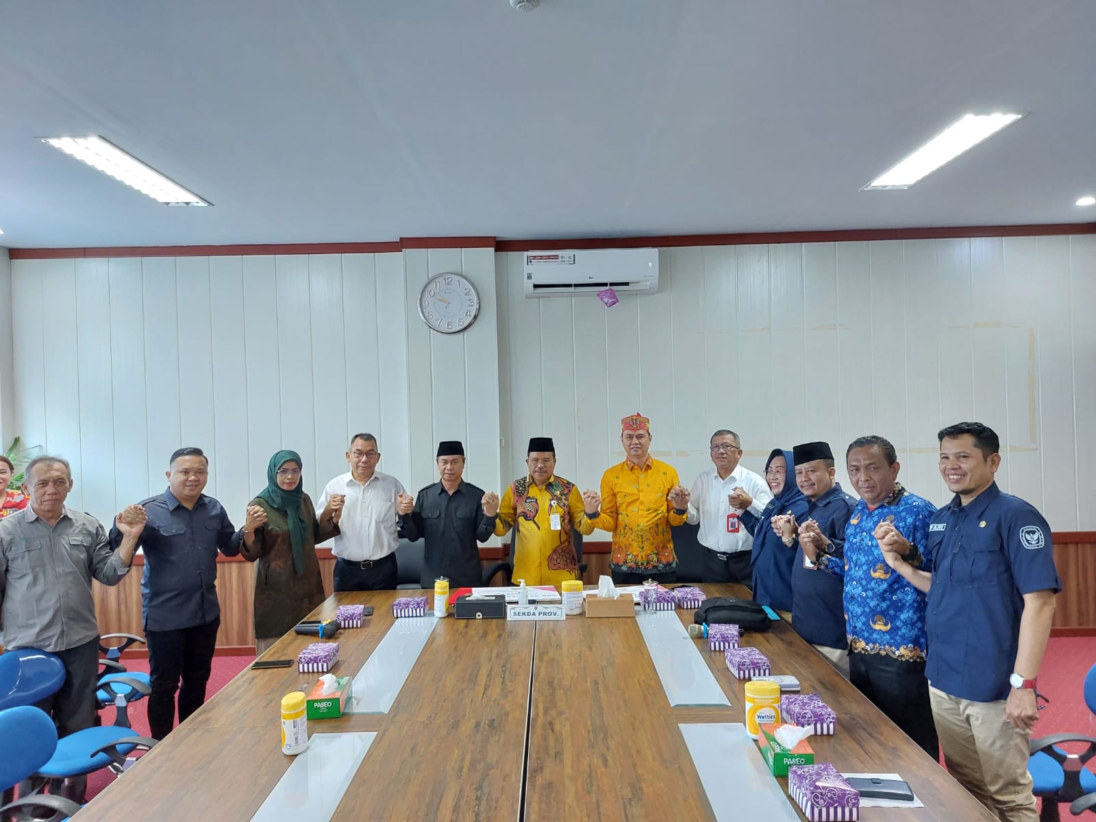 Badan Kesbangpol Fasilitasi Penandatanganan NPHD Antara Pempov Kalteng Bersama KPU dan Bawaslu