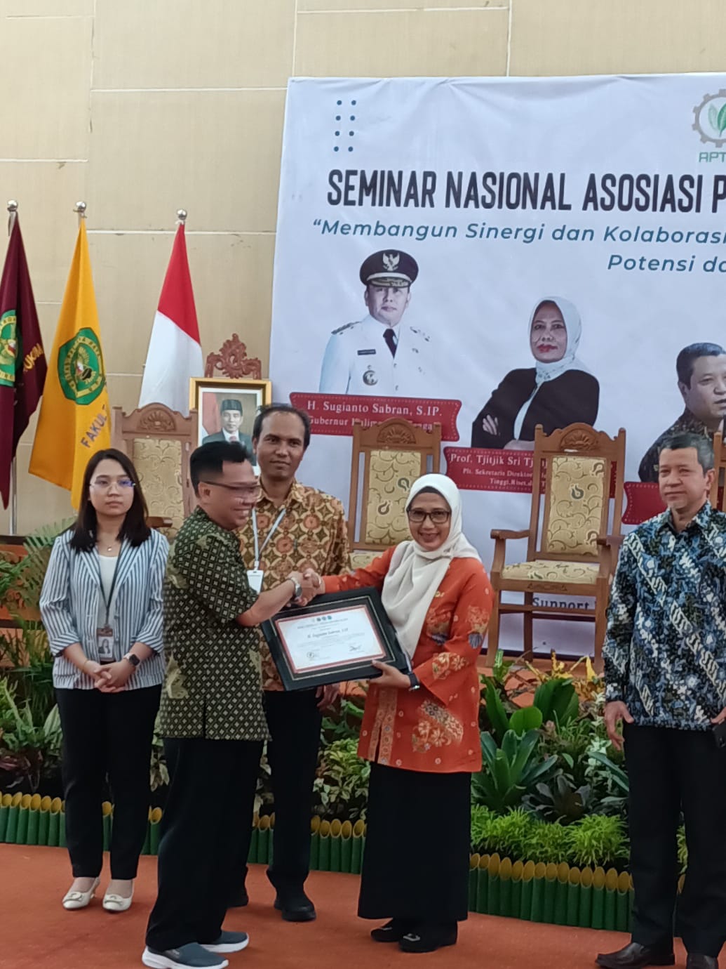 Dinas TPHP Prov. Kalteng Dukung Seminar dan Pameran Olahan Hasil Pertanian APTA Universitas Palangka Raya 