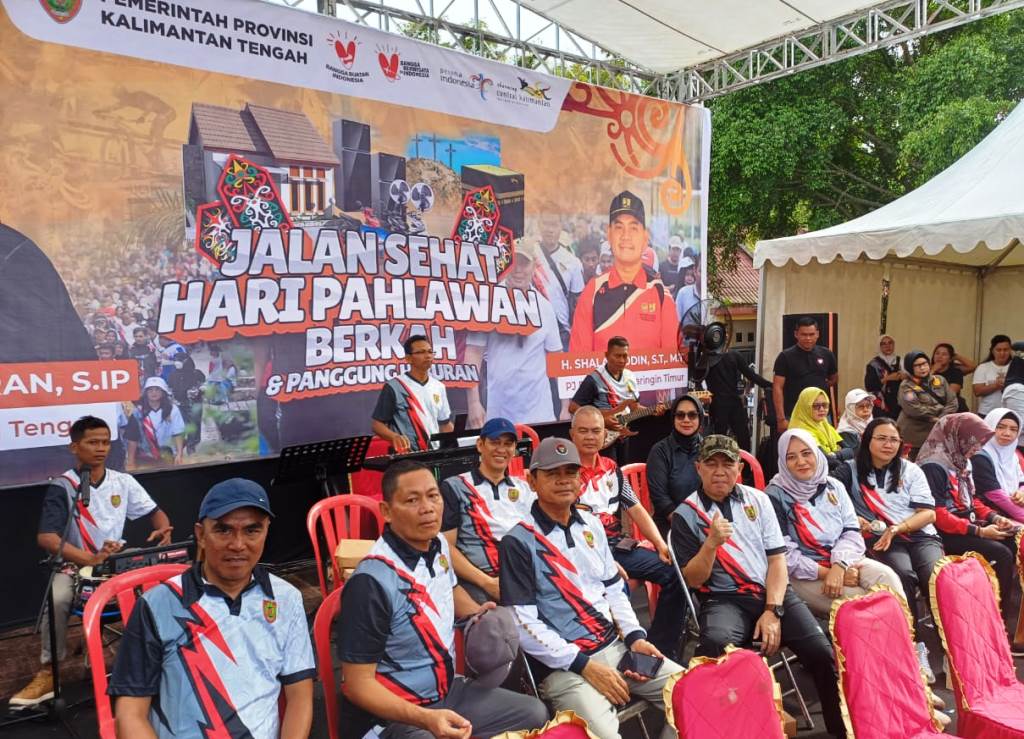 Dispursip Kalteng Ikut Jalan Sehat, Peringati Hari Pahlawan Bersama Gubernur Sugianto Sabran di Sampit