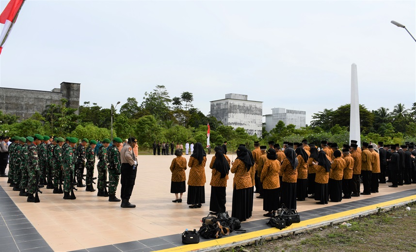 Bupati dan Wakil Bupati Barsel Upacara Ziarah Nasional di TMP Sababilah