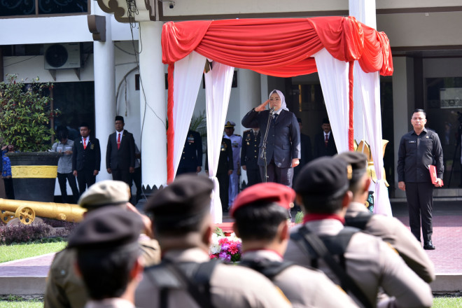 Peringati Hari Pahlawan, Pemkab Kobar Ziarah Makam Pahlawan