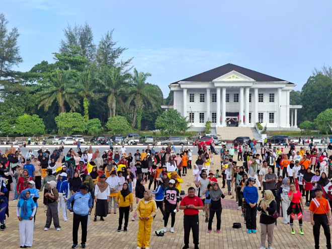 Senam Massal Meriahkan Peringatan Haornas ke-42 dan Hari Jadi ke-66 Kabupaten Kobar