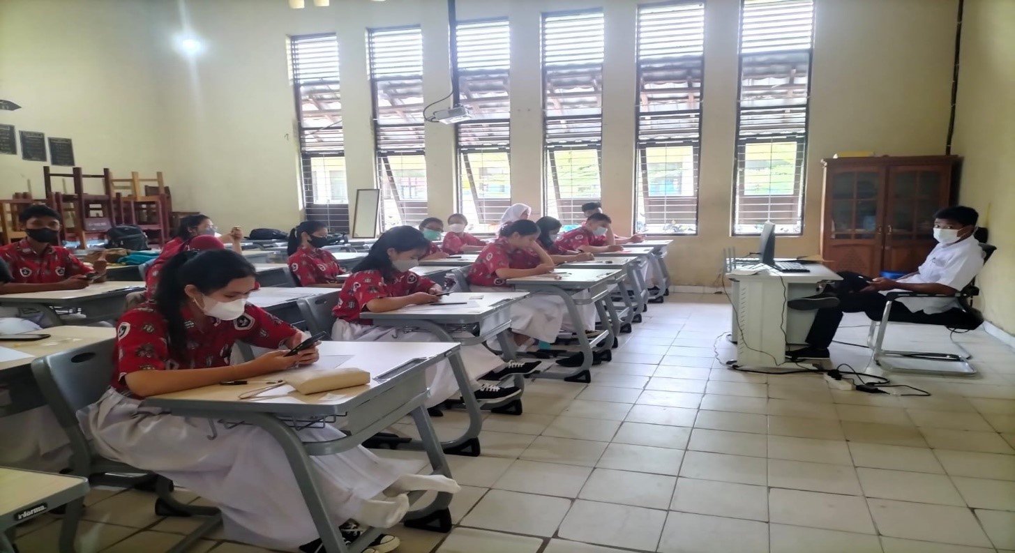 Pelaksanaan PAS Gasal Hari Pertama dengan Aplikasi AIOCBT di SMA Negeri 1 Palangka Raya Terlaksana dengan Baik