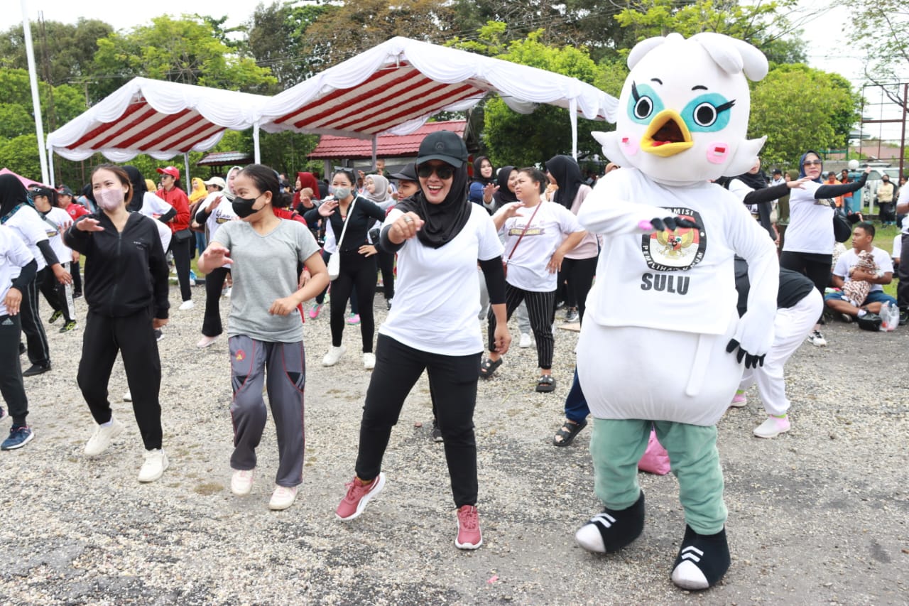 Masyarakat Antusias Ikuti Jalan Sehat Pemilu Damai 2024