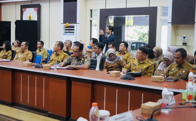 Kadis Kominfosantik Agus Siswadi Buka Rapat Evaluasi Pelaksanaan Keterbukaan Informasi Publik di Provinsi Kalteng Tahun 2024