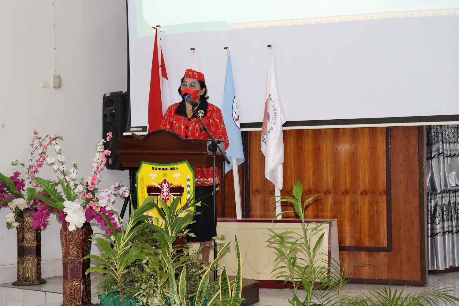 Asisten I Pukul Gong Sebagai Tanda Dibukanya Pra RAT CU Betang Asi 2021