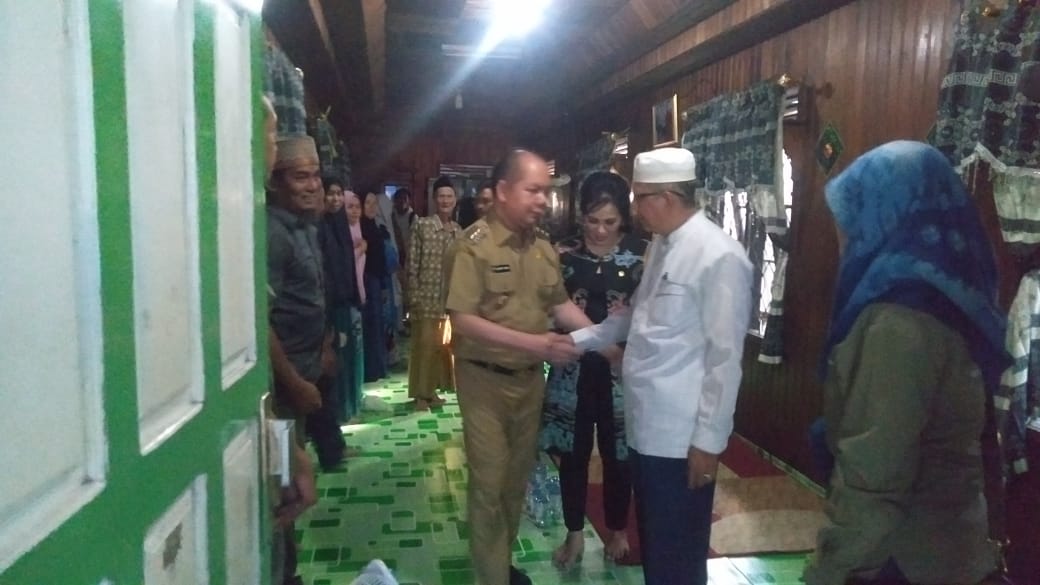 Bupati serta Istri Kunjungi Rumah Duka Laka Air Sabangau