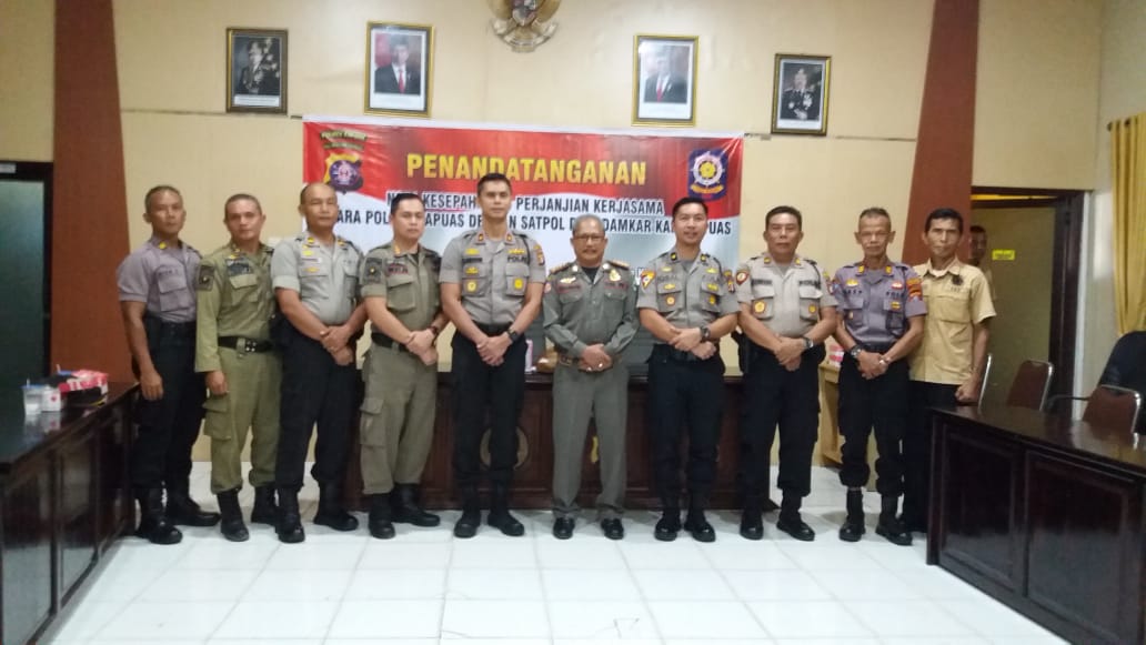 Penandatanganan MoU SatPol PP dan Damkar Kabupaten Kapuas dengan Polres Kapuas