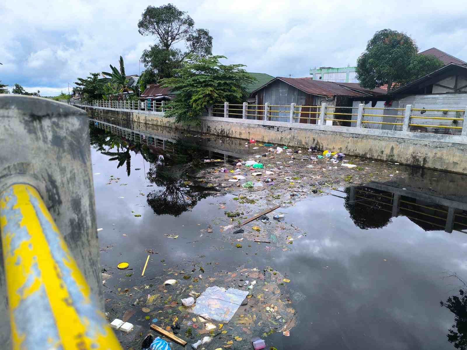 Satpol PP Kalteng Laksanakan Patroli Pengawasan : Tegakkan Perda dan Ciptakan Lingkungan Bersih di Palangka Raya