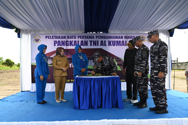 Bupati Hj. Nurhidayah Hadiri Peletakan Batu Pertama Pembangunan Mako Lanal Kumai