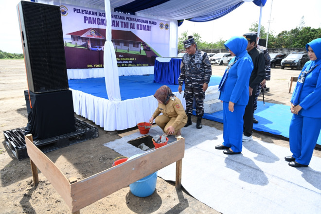 Bupati Hj. Nurhidayah Hadiri Peletakan Batu Pertama Pembangunan Mako Lanal Kumai