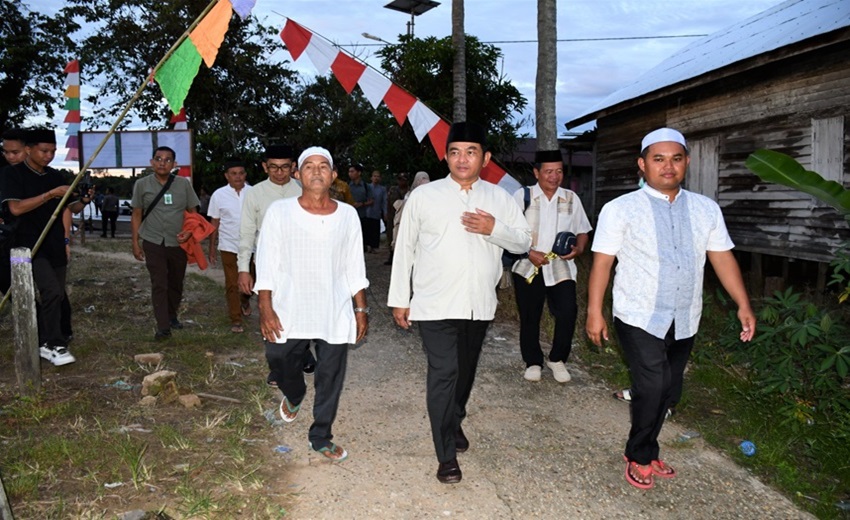 Wabup Barsel Laksanakan Safari Ramadan di Kecamatan Dusun Hilir
