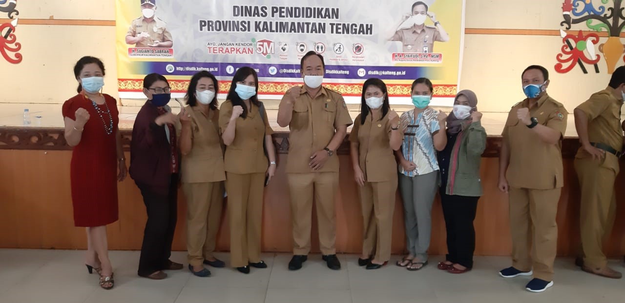 Tenaga Pendidik dan Kependidikan SMA Negeri 1 Palangka Raya Ikuti Vaksinasi Covid-19 