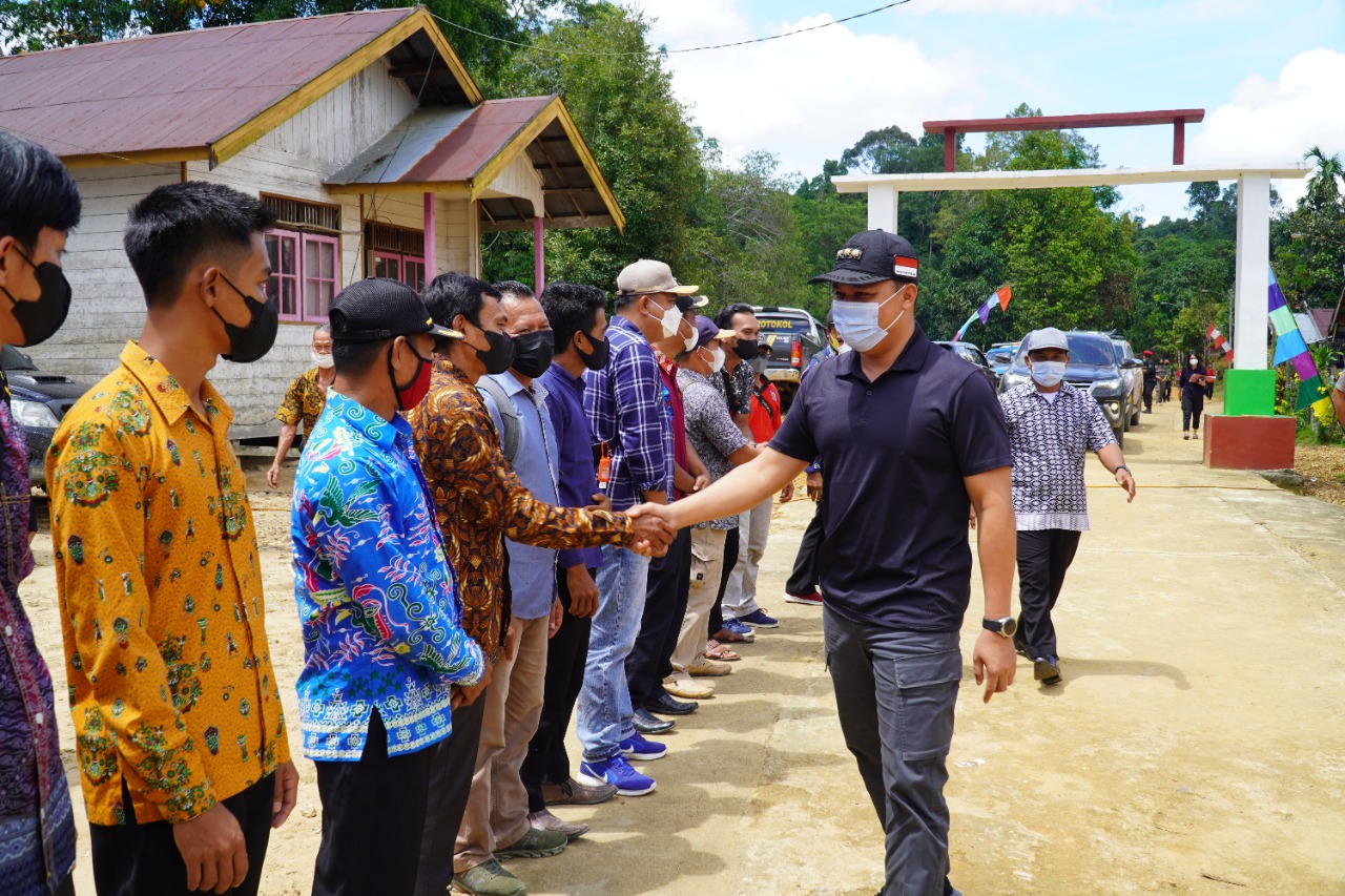 Desa Petarikan Terima Bantuan Satu Unit Ambulance