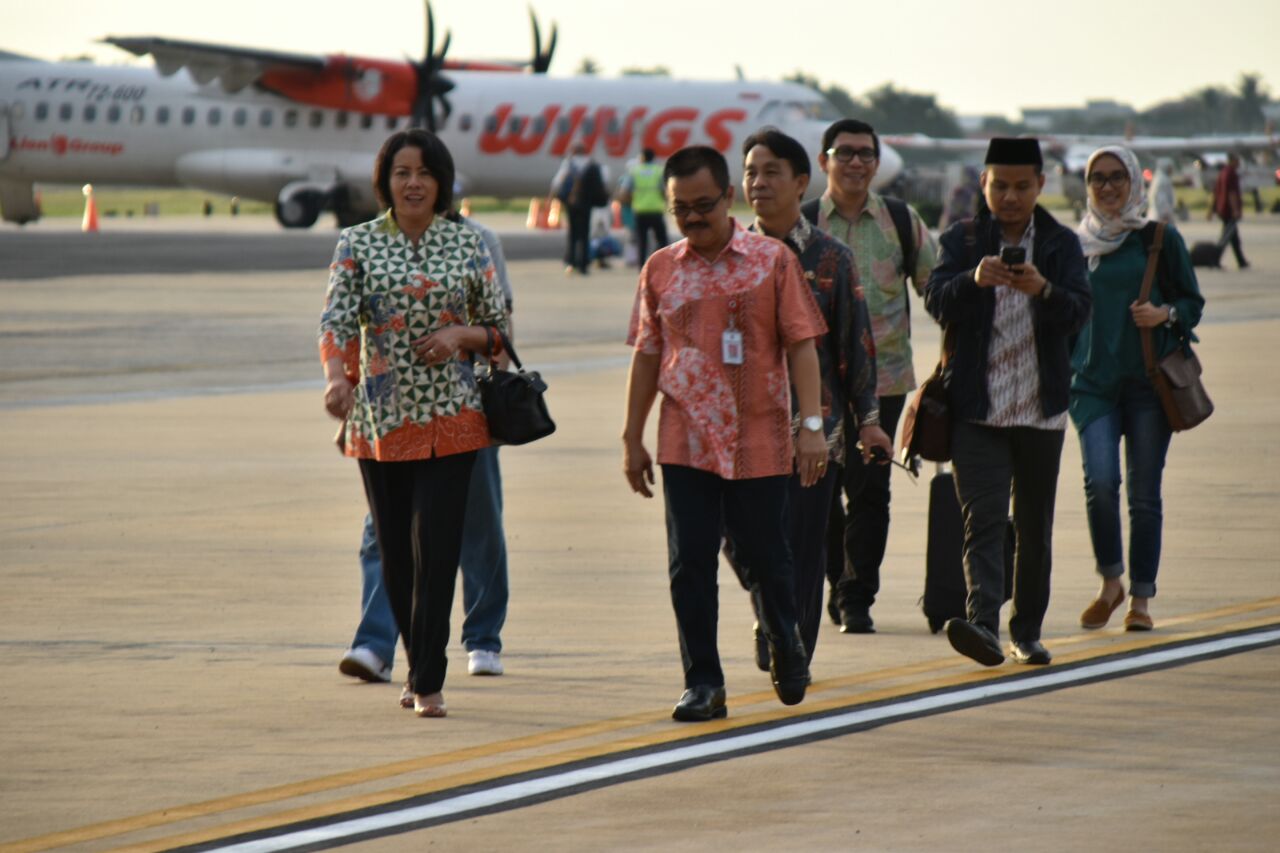 Kadis Kominfo Sambut Dirjen IKP di Bandara Tjilik Riwut Palangka Raya