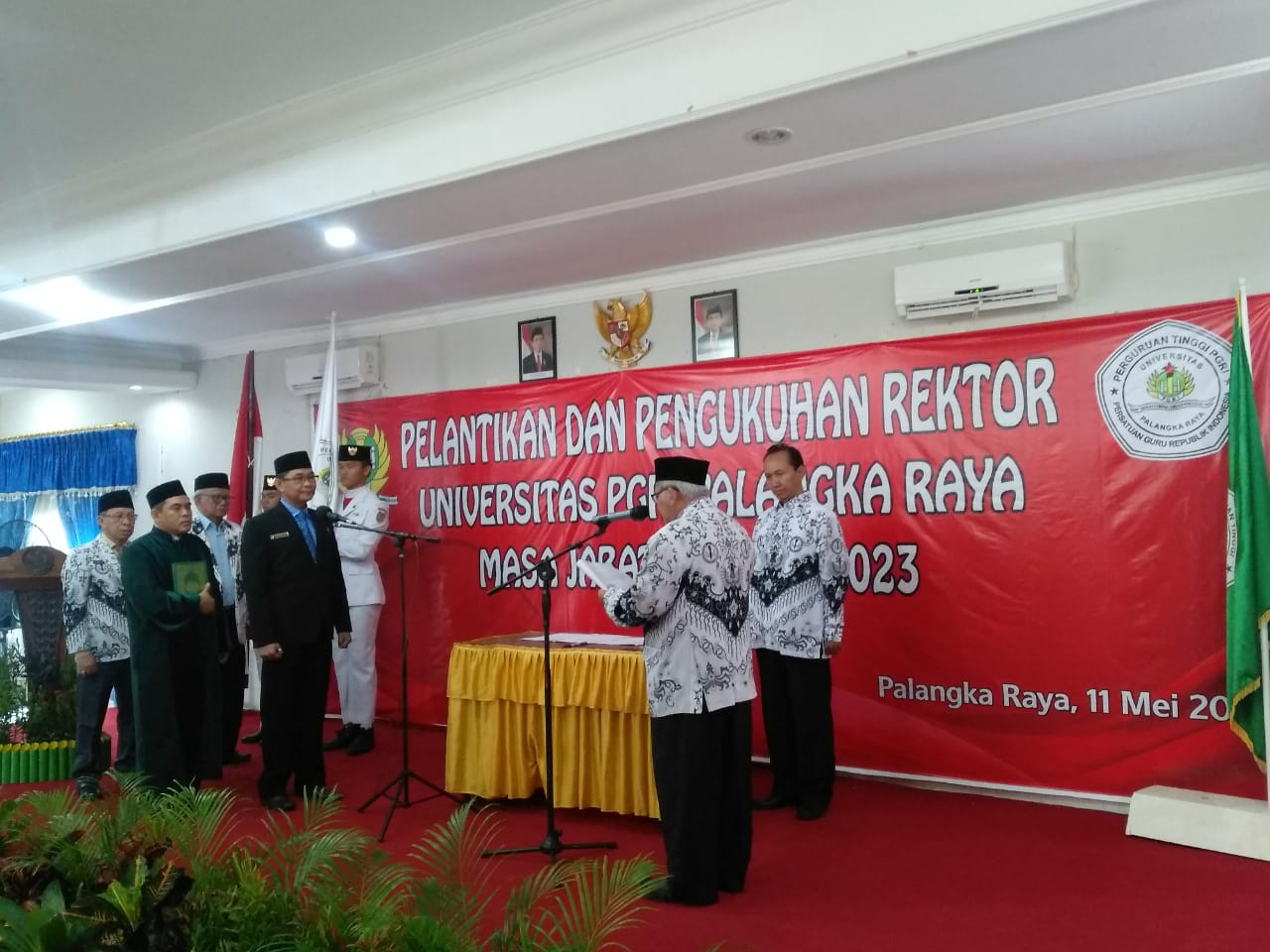 Rektor Universitas PGRI Palangka Raya Resmi dikukuhkan