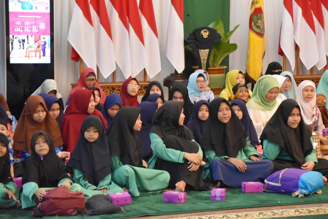 Gubernur Kalteng Buka Puasa Bersama Anak Panti Asuhan dan Rumah Tahfidz di Istana Isen Mulang