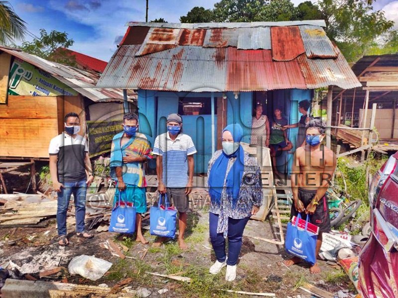 Pemulung TPA Km 14 Kebagian Sembako