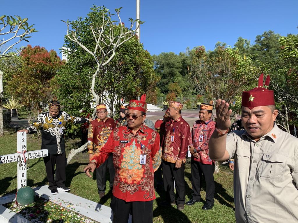 Dispursip Kalteng Ikuti Upacara Ziarah di Taman Makam Pahlawan
