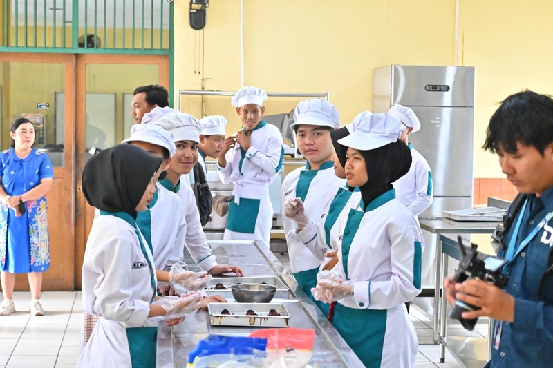 ‎Kunjungi SMKN 3 Palangka Raya, Mendikdasmen Apresiasi Program Unggulan dan Keterlibatan Orang Tua