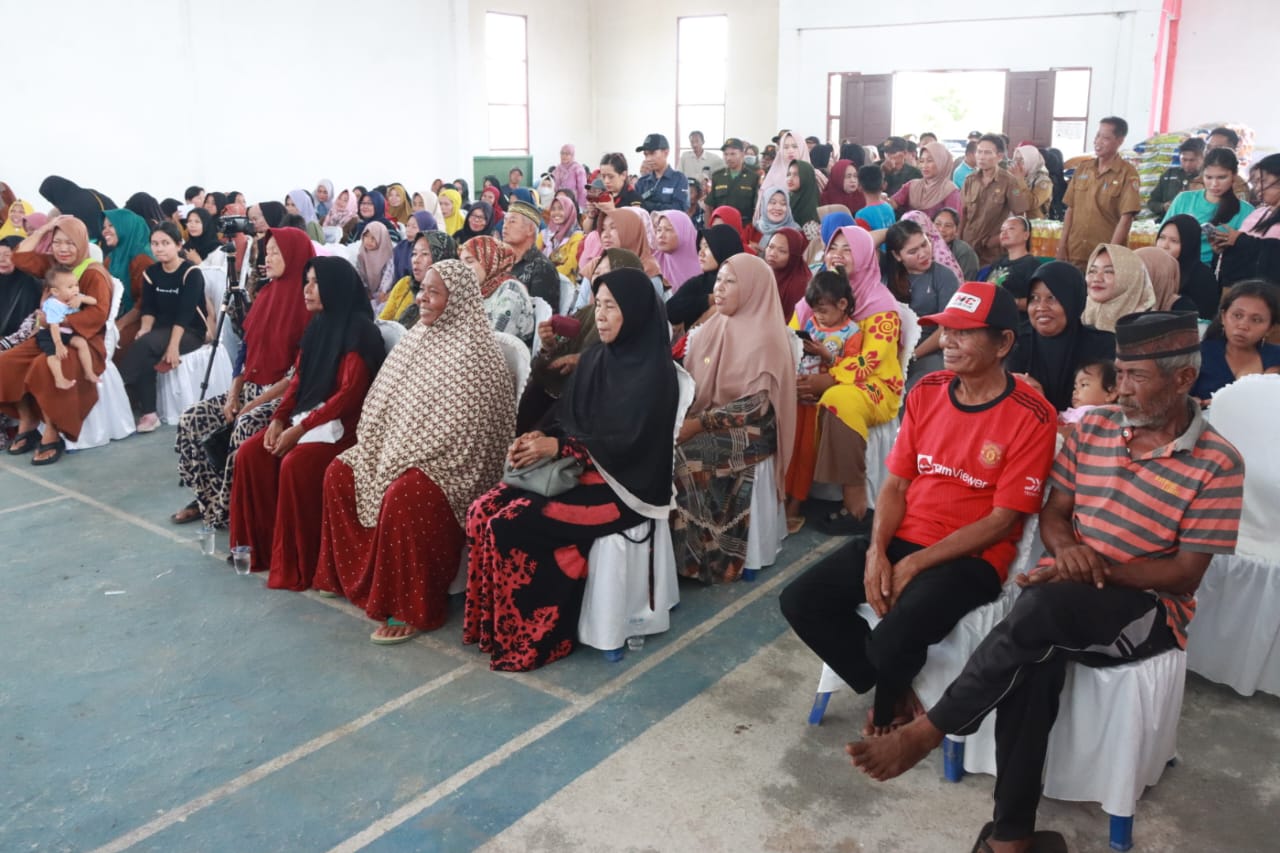 Jelang Hari Raya Iduladha 1445 H, Wagub Kalteng H. Edy Pratowo Salurkan Bantuan di Desa Hampalit Kabupaten Katingan