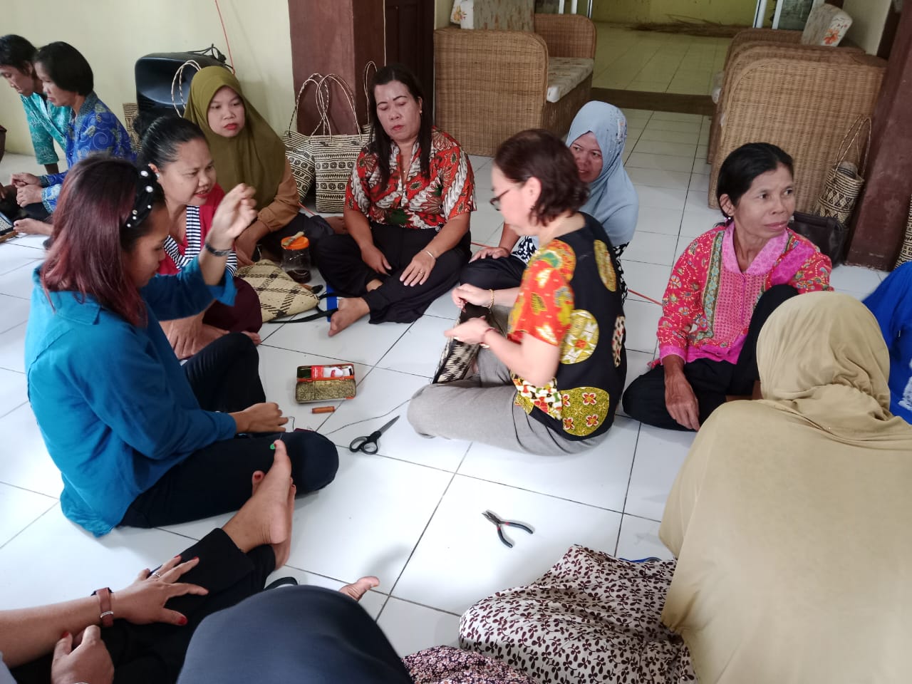 Dinas Dagperin Prov. Kalteng Gelar Bimbingan Teknis Kerajinan Rotan di Kabupaten Pulang Pisau