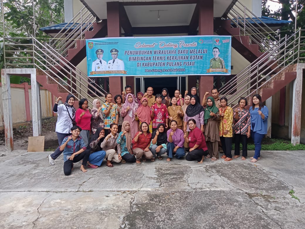 Dinas Dagperin Prov. Kalteng Gelar Bimbingan Teknis Kerajinan Rotan di Kabupaten Pulang Pisau