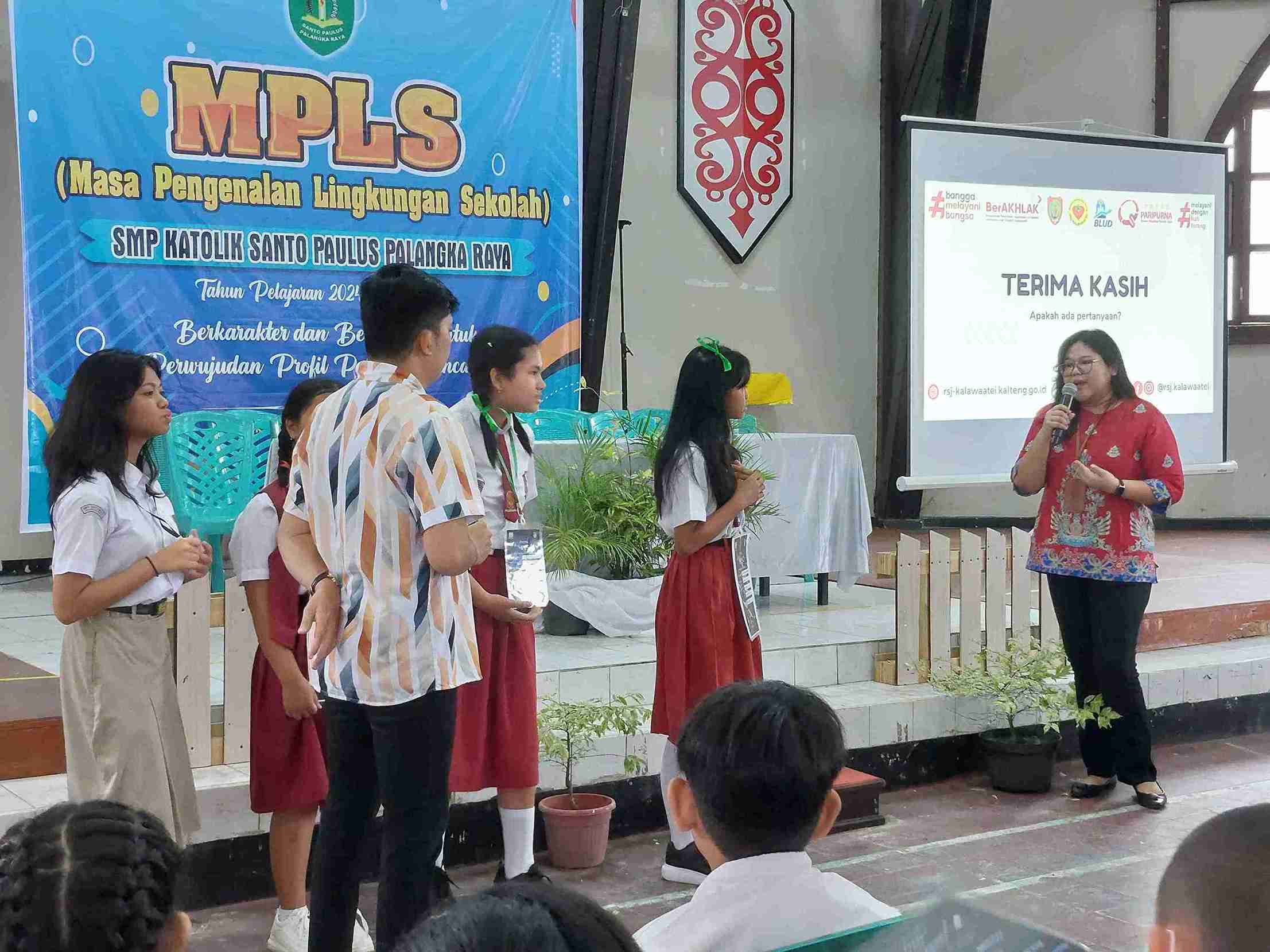 Psikolog RSJ Kalawa Atei Berikan Pembekalan Kesehatan Mental Remaja pada Siswa Baru SMPK