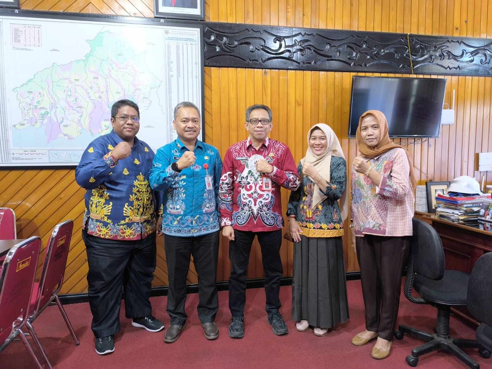 Kepala Disnakertrans Prov. Kalteng Terima Kunjungan Kerja Disnakertrans Kab. Barsel
