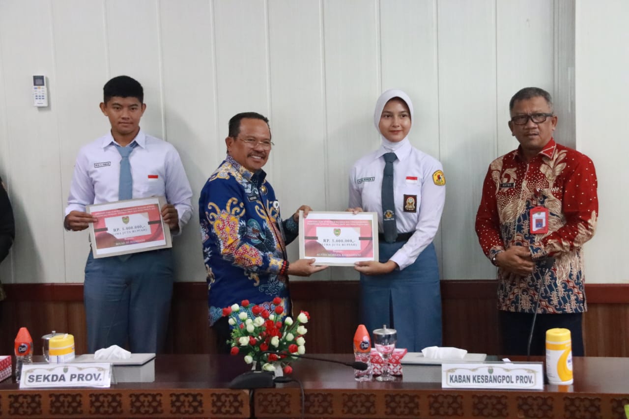Mewakili Gubernur, Sekda Nuryakin Lepas Calon Paskibraka Tingkat Pusat Utusan Provinsi Kalteng Tahun 2024